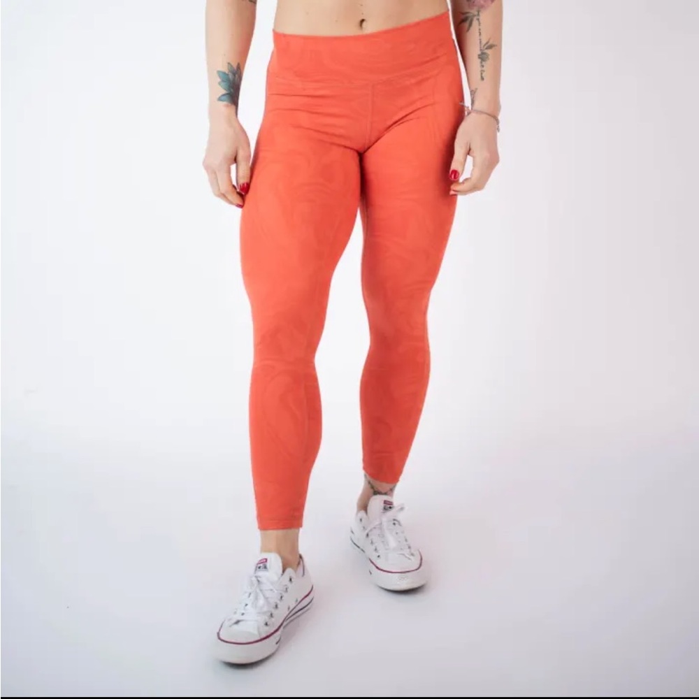 Fleo tangerine leggings sz LARGE
